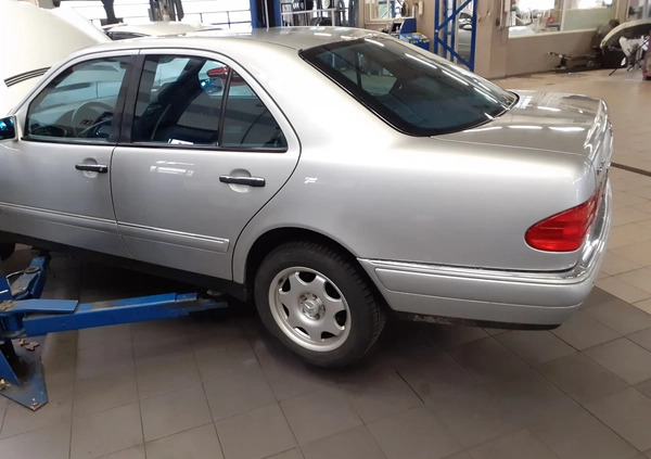 Mercedes-Benz Klasa E cena 34000 przebieg: 87300, rok produkcji 1997 z Józefów małe 277